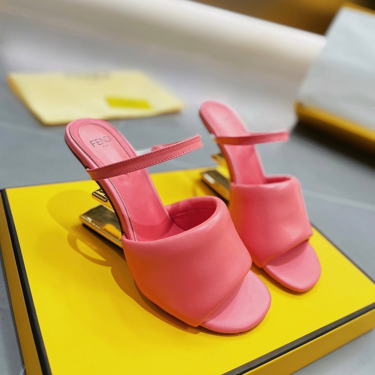 Luxury FendiLuxury FendiBAGUETTE HIGH-HEEL SANDALS 8 CM IN DARK PINK CALFSKIN