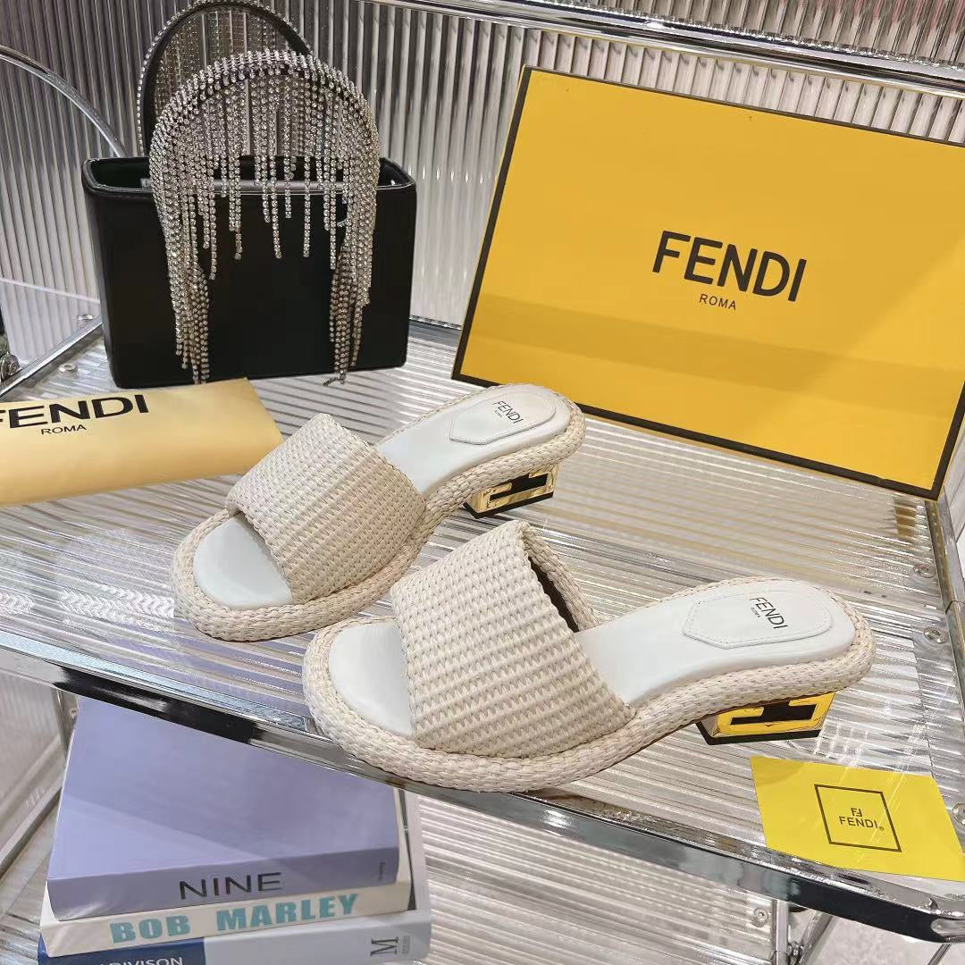 Luxury FendiLuxury FendiBAGUETTE SLIDES WOMEN IN BEIGE RAFFIA