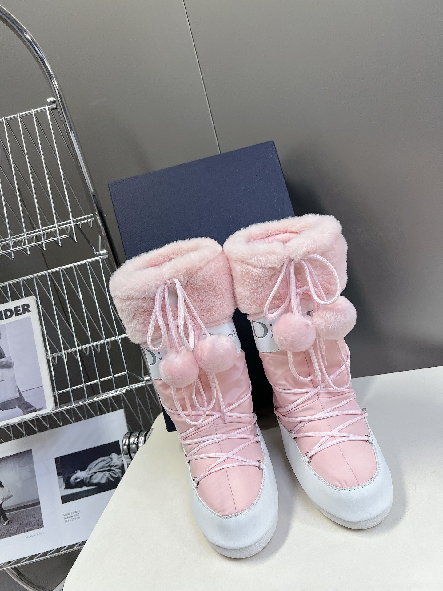 Luxury DiorShort Boots 60mm In Light Pink Cowhide With Feather 989721