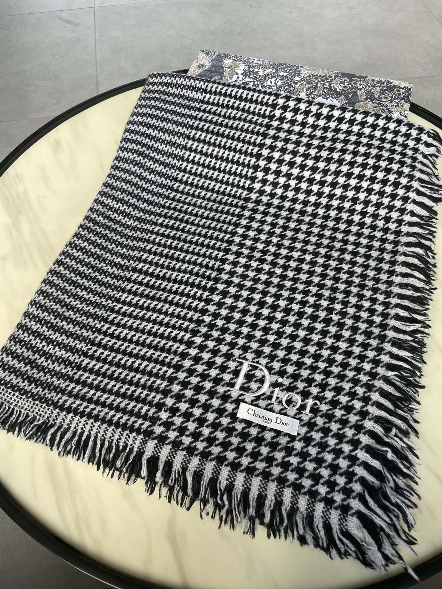 Luxury DiorHOUNDSTOOTH SCARF 200 CM IN BLACK MIX WHITE WOOL 399969
