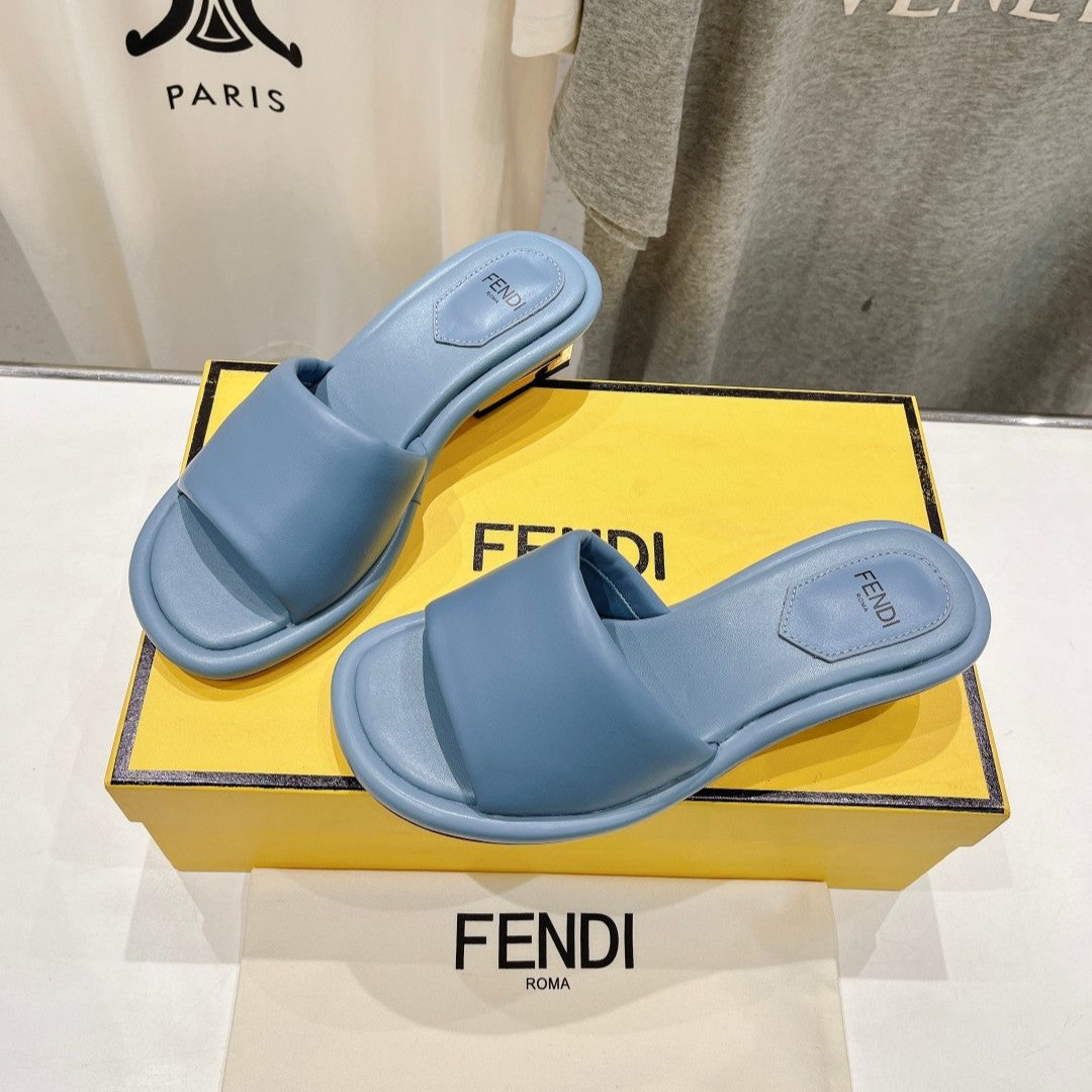 Luxury FendiLuxury FendiBAGUETTE MEDIUM-HEEL SANDALS 45 MM IN CERULEAN BLUE CALFSKIN