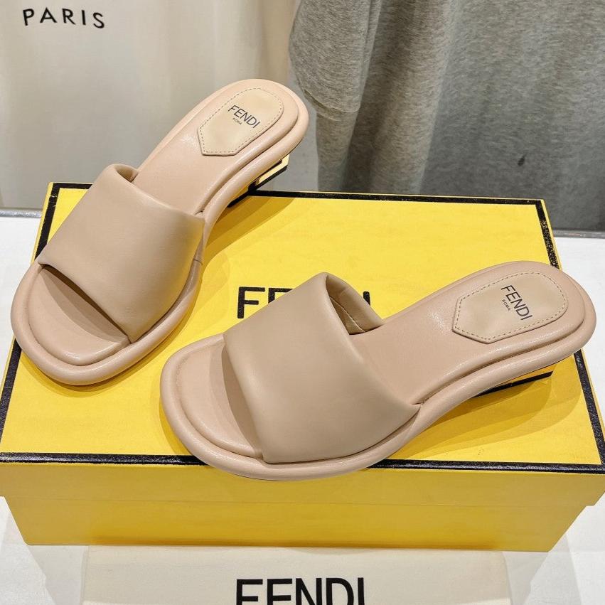 Luxury FendiLuxury FendiBAGUETTE MEDIUM-HEEL SANDALS 45 MM IN BISQUE BEIGE CALFSKIN
