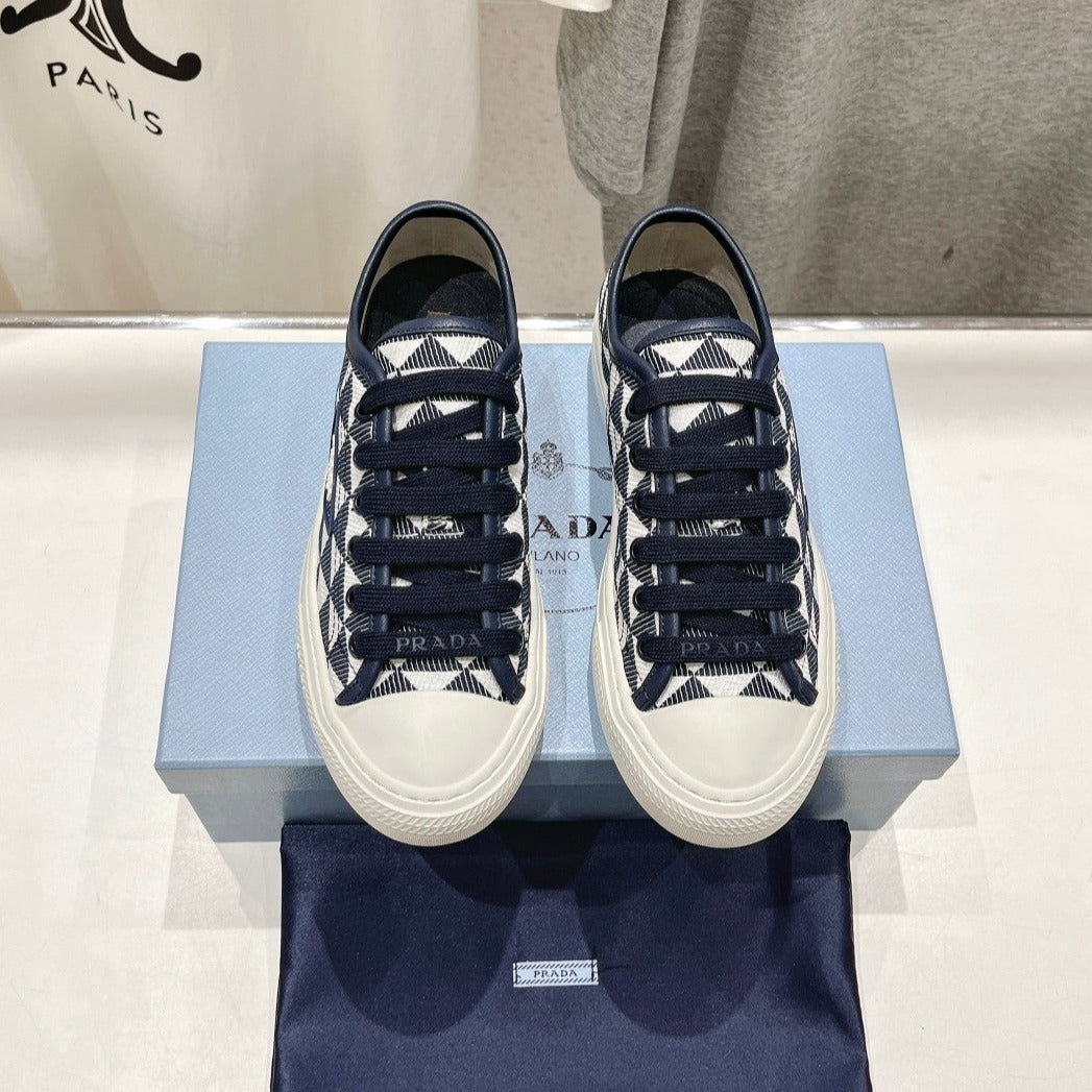 Luxury PradaPRINTED COTTON SNEAKERS WHITE AND BLACK TRIANGLE CANVAS