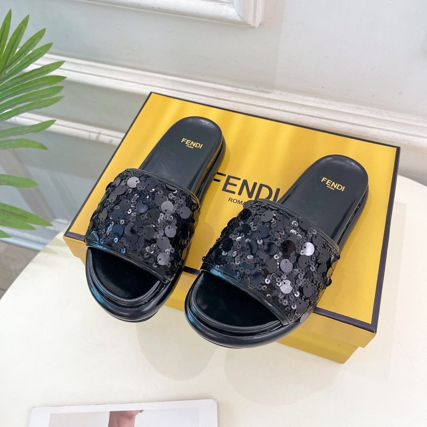 Luxury FendiLuxury FendiTHICK SOLE 3 CM SEQUIN SLIPPER BLACK