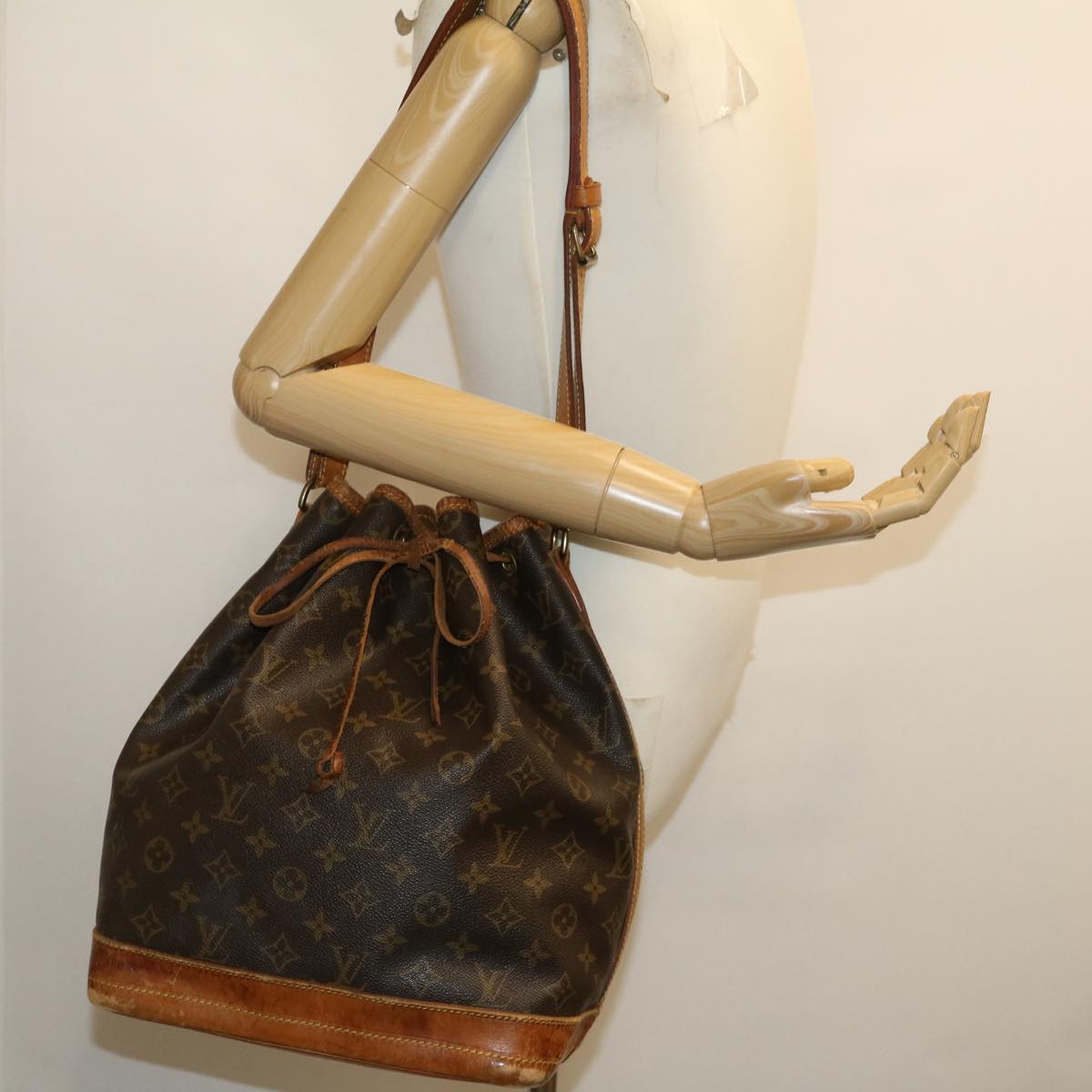 LOUIS VUITTON Monogram Noe Shoulder Bag M42224 LV jk1857
