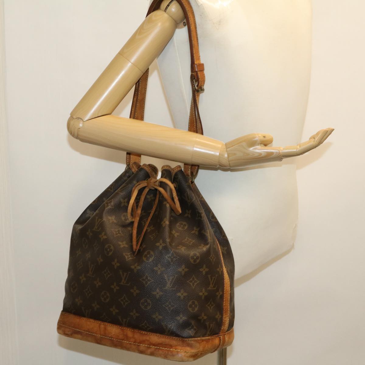 LOUIS VUITTON Monogram Noe Shoulder Bag M42224 LV jk2246
