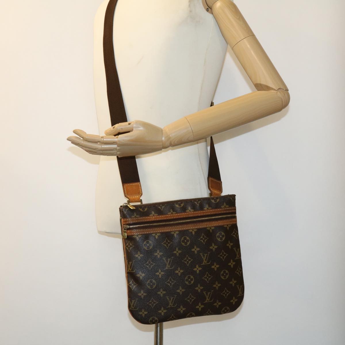 LOUIS VUITTON Monnogram Pochette Bosphore Shoulder Bag M40044 LV jk2471