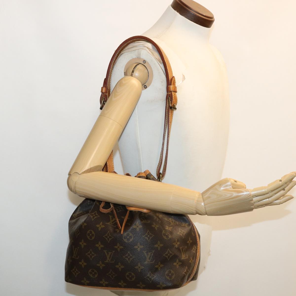 LOUIS VUITTON Monogram Petit Noe Shoulder Bag M42226 LV jk2877