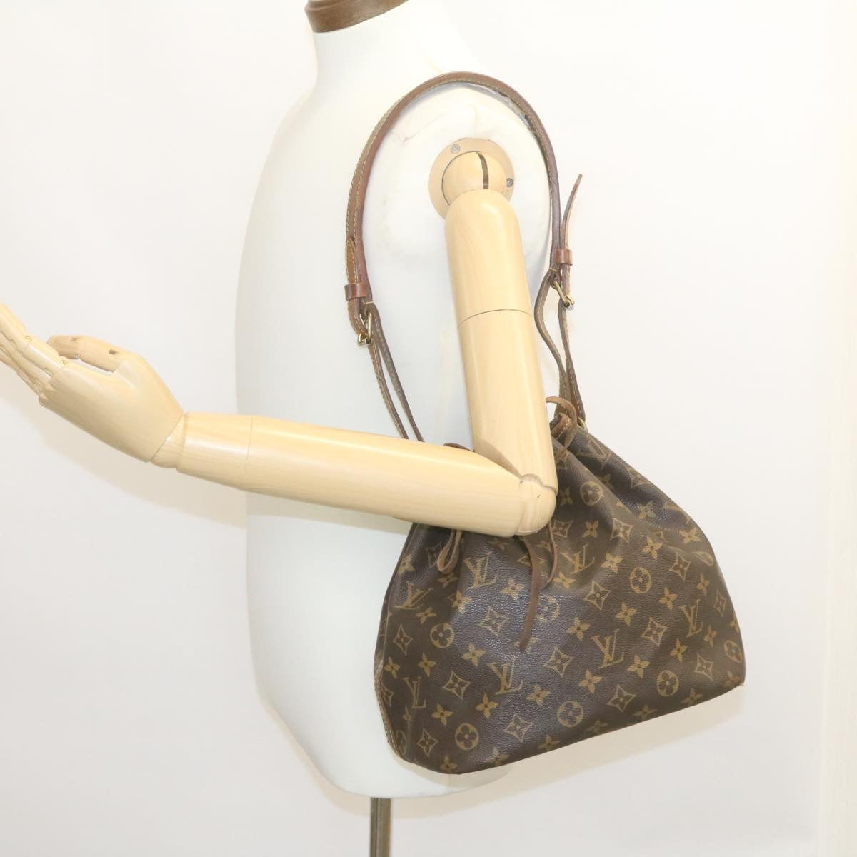 LOUIS VUITTON Monogram Petit Noe Shoulder Bag M42226 LV jk839