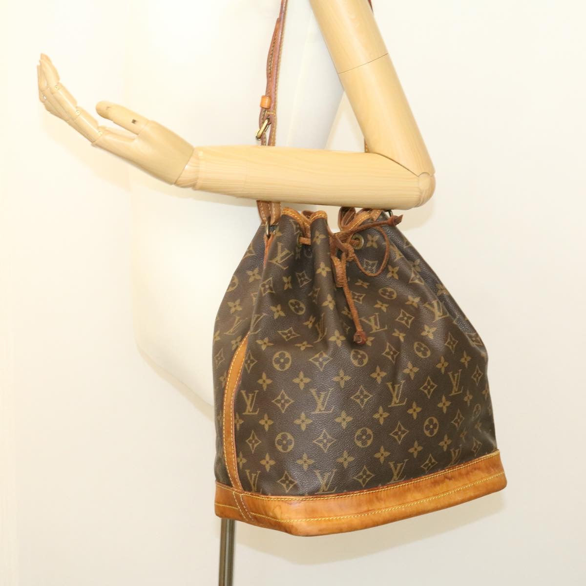LOUIS VUITTON Monogram Noe Shoulder Bag M42224 LV ki1233