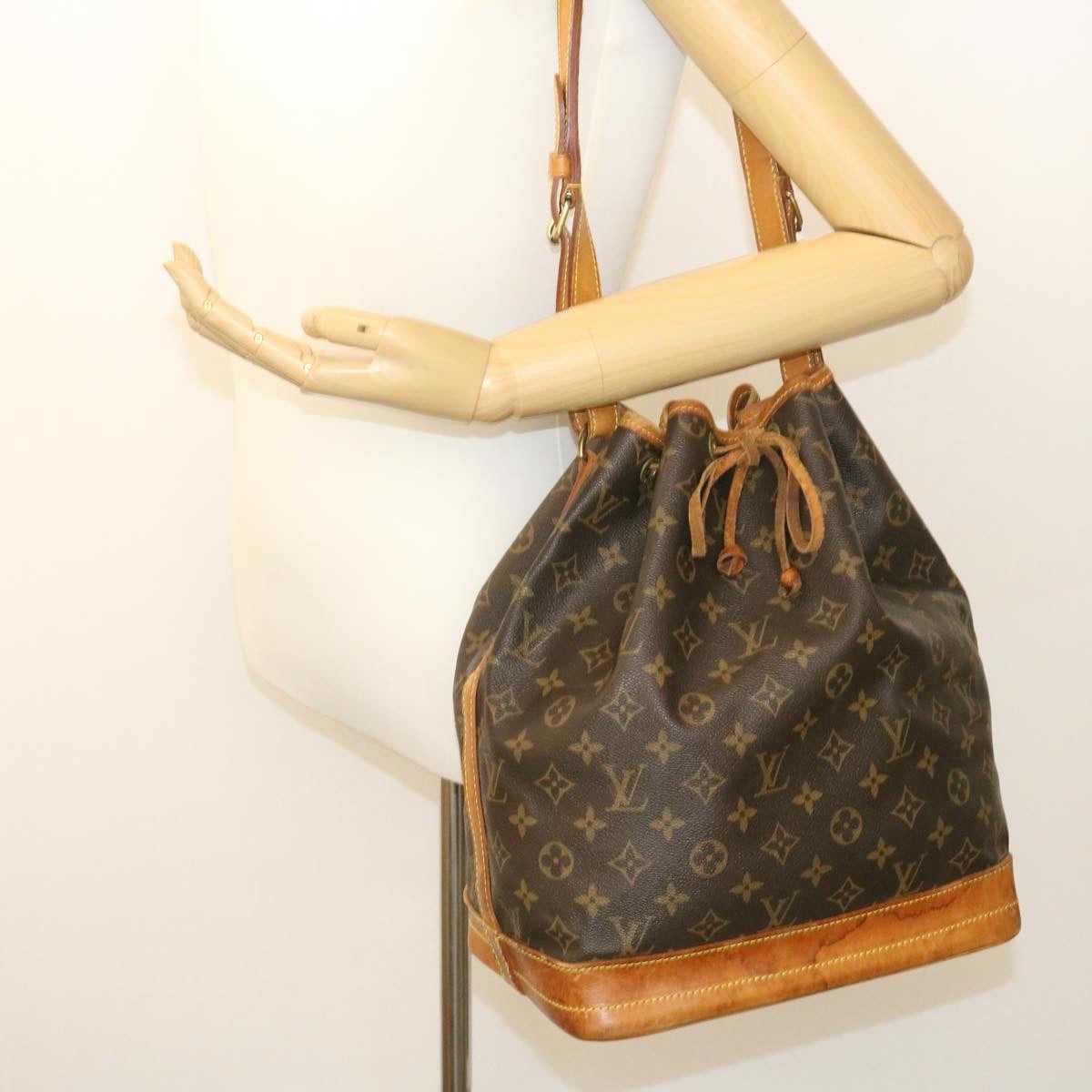 LOUIS VUITTON Monogram Noe Shoulder Bag M42224 LV ki1327