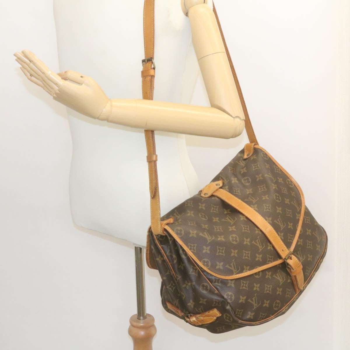 LOUIS VUITTON Monogram Saumur 35 Shoulder Bag M42254 LV ki1701