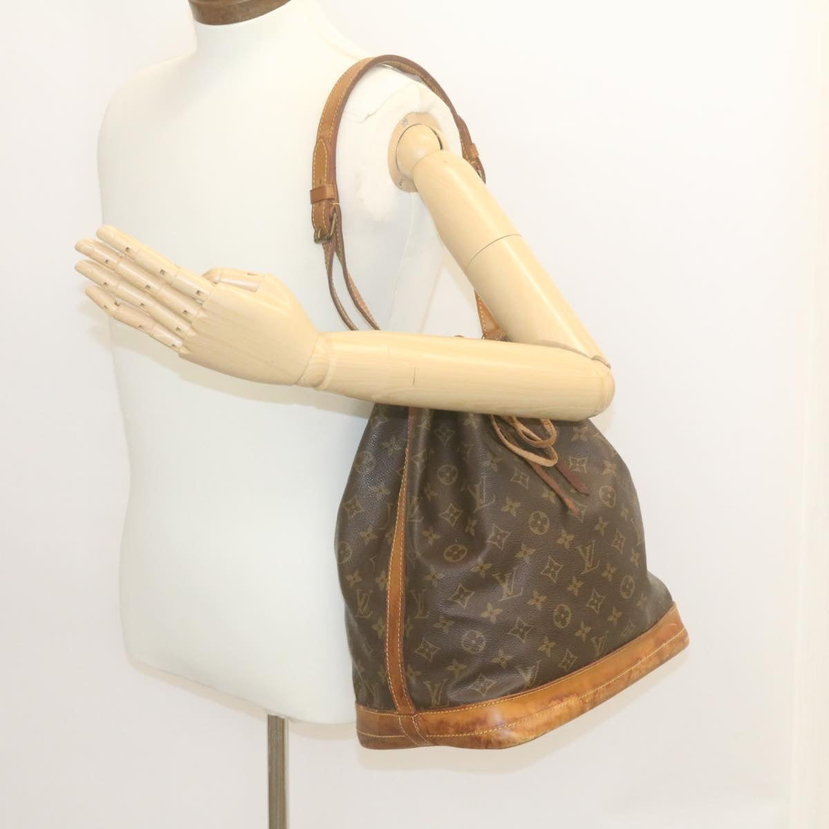 LOUIS VUITTON Monogram Noe Shoulder Bag M42224 LV ki1714