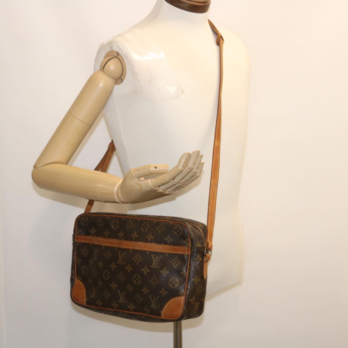 LOUIS VUITTON Monogram Trocadero 30 Shoulder Bag M51272 LV ki1806