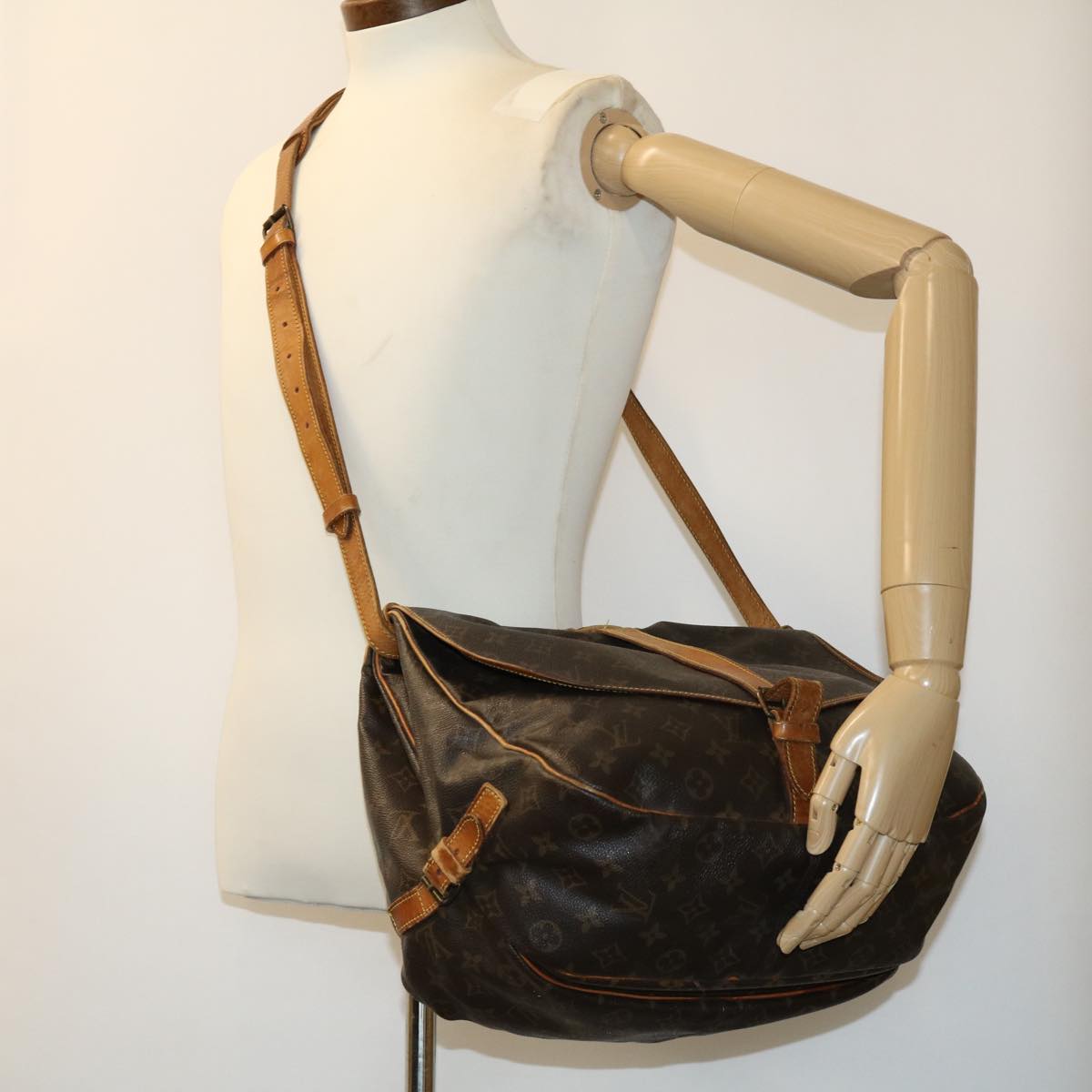 LOUIS VUITTON Monogram Saumur 35 Shoulder Bag M42254 LV ki2012