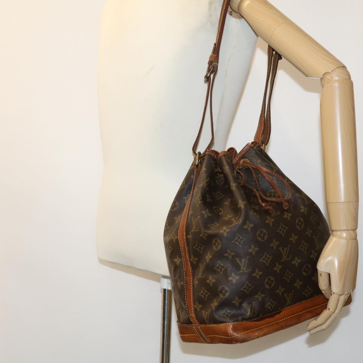 LOUIS VUITTON Monogram Noe Shoulder Bag M42224 LV ki2419
