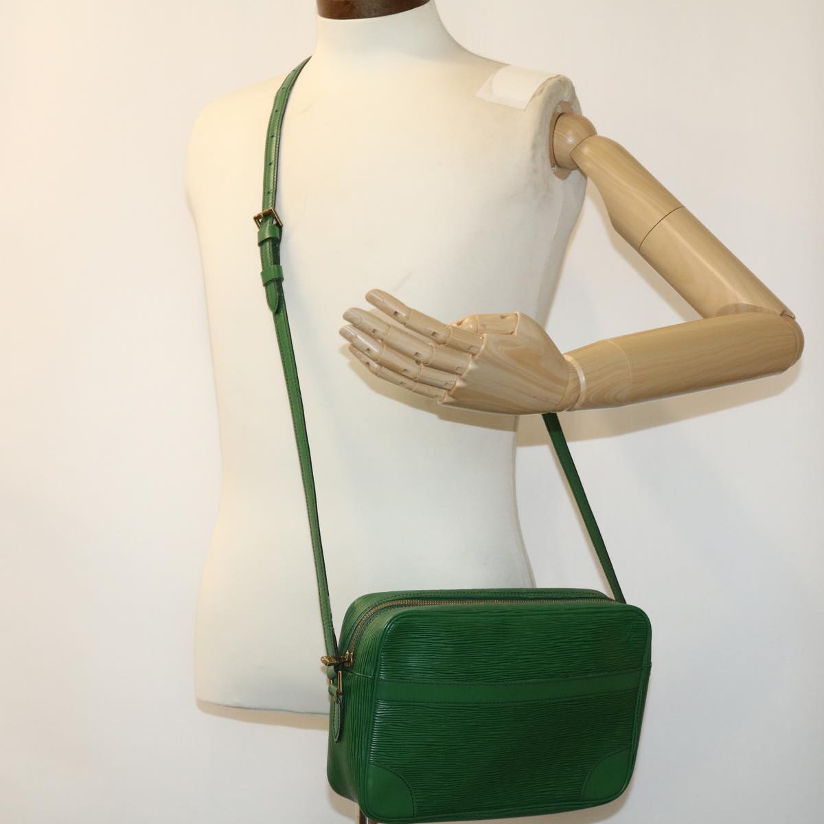 LOUIS VUITTON Epi Trocadero 27 Shoulder Bag Green M52314 LV ki2420