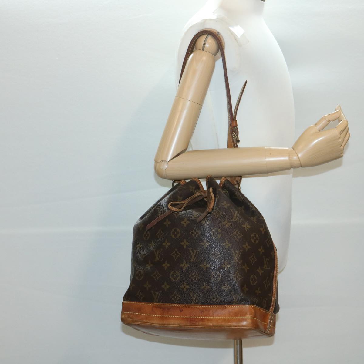 LOUIS VUITTON Monogram Noe Shoulder Bag M42224 LV ki2591