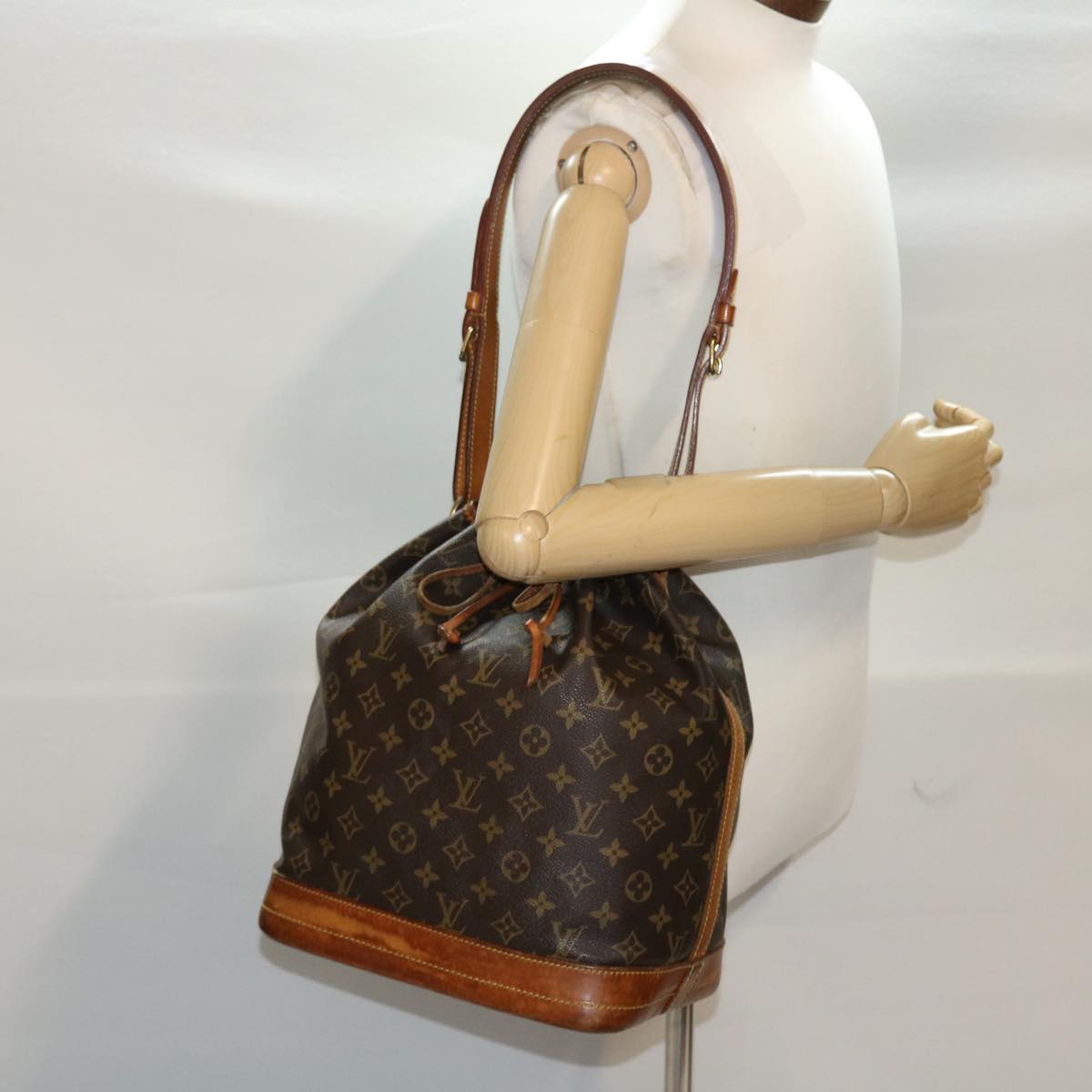 LOUIS VUITTON Monogram Noe Shoulder Bag M42224 LV ki3084