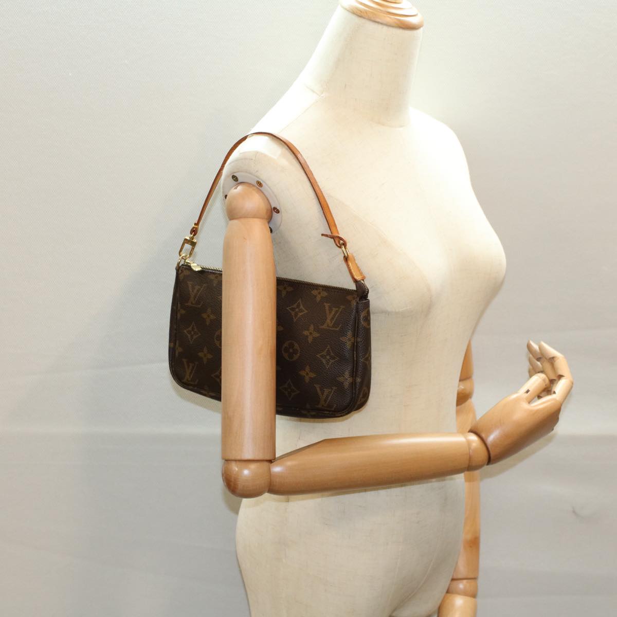LOUIS VUITTON Monogram Pochette Accessoires Pouch M51980 LV ki3579