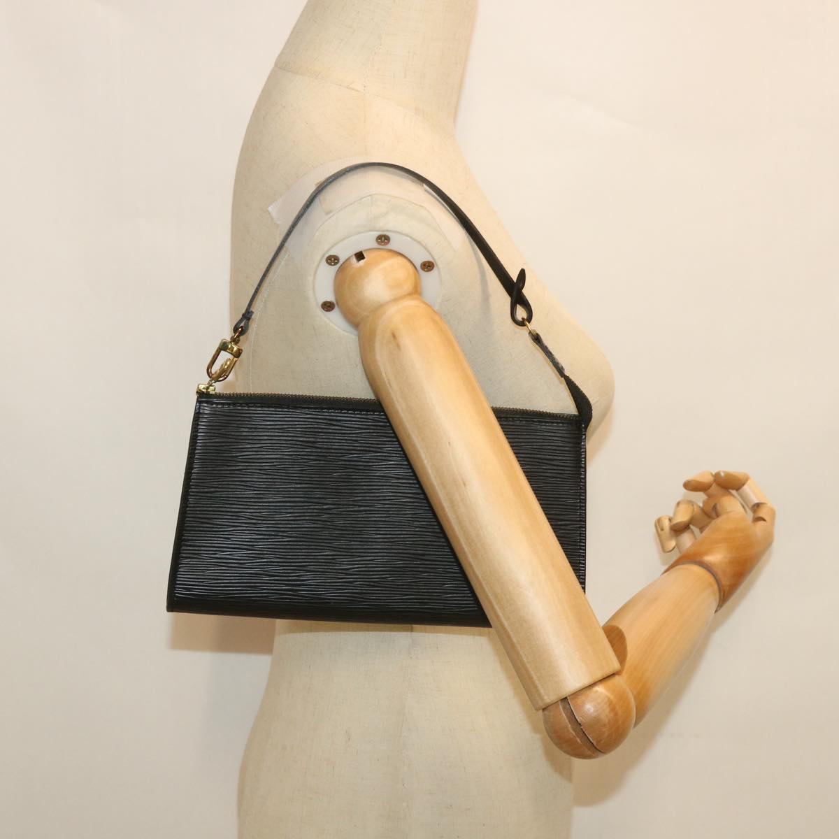 LOUIS VUITTON Epi Pochette Accessoires Pouch Black M52987 LV ki3624