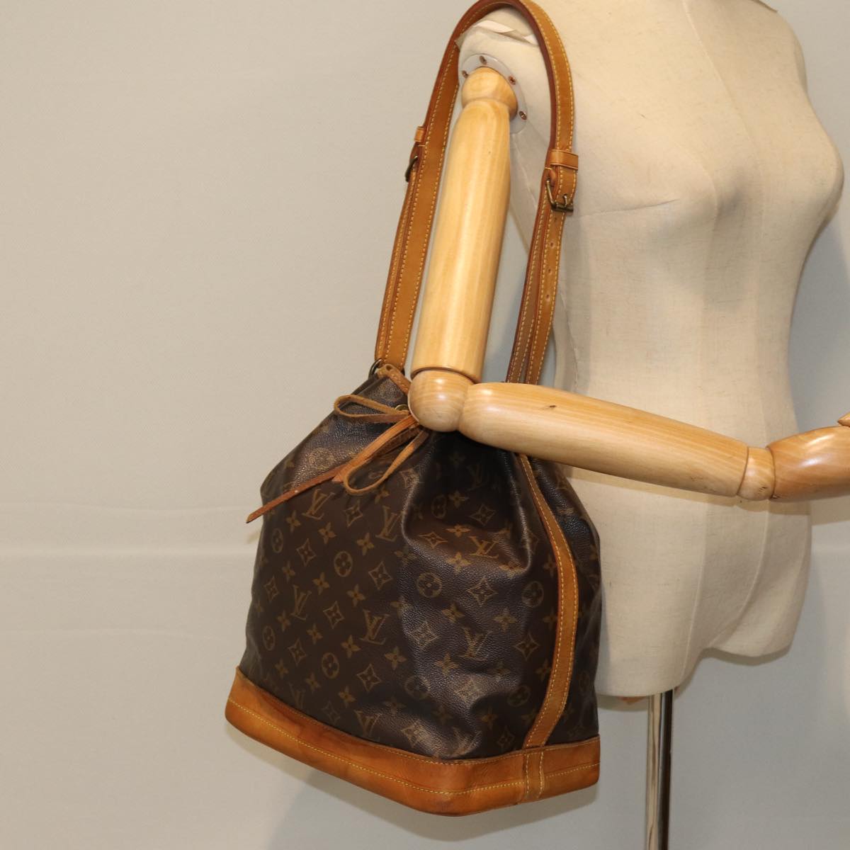 LOUIS VUITTON Monogram Noe Shoulder Bag M42224 LV ki4499