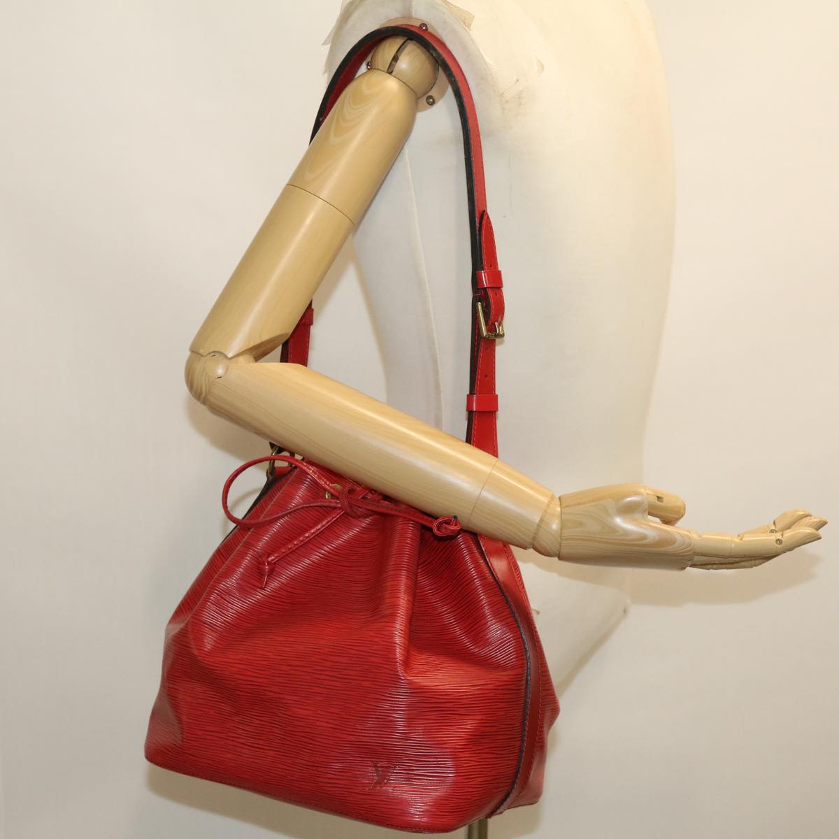 LOUIS VUITTON Epi Petit Noe Shoulder Bag Red M44107 LV lt601