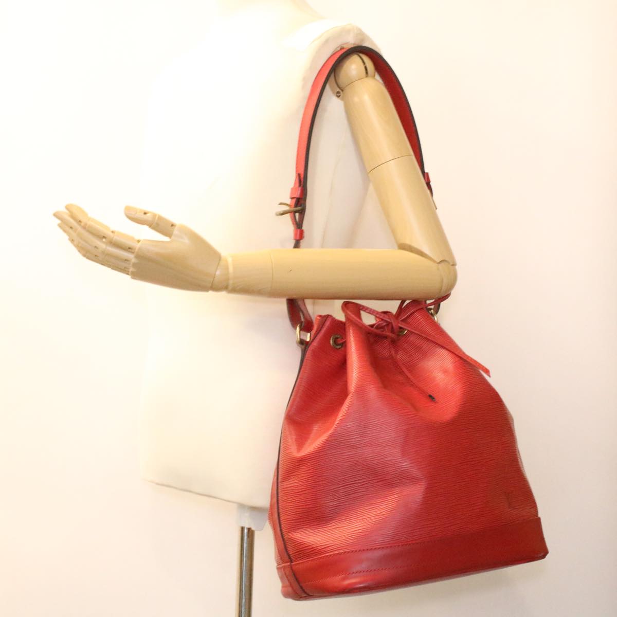 LOUIS VUITTON Epi Noe Shoulder Bag Red M44007 LV lt699
