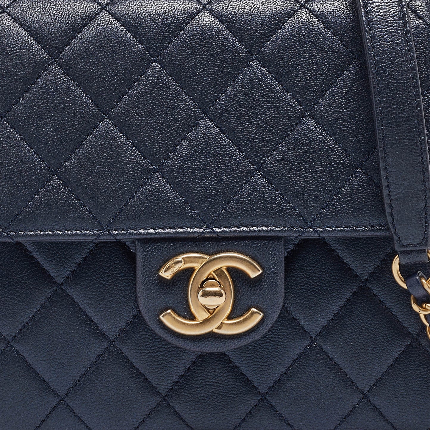 CHANEL Navy Blue Quilted Leather Chic Pearls Flap Bag