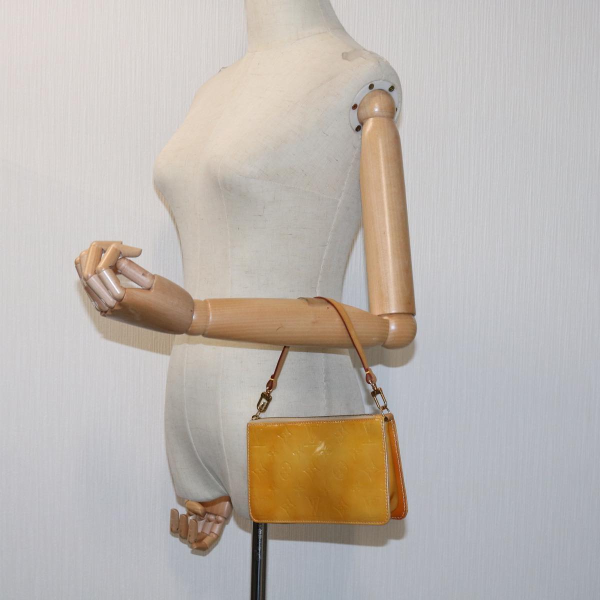 LOUIS VUITTON Monogram Vernis Lexington Accessory Pouch Beige M91010 mr072