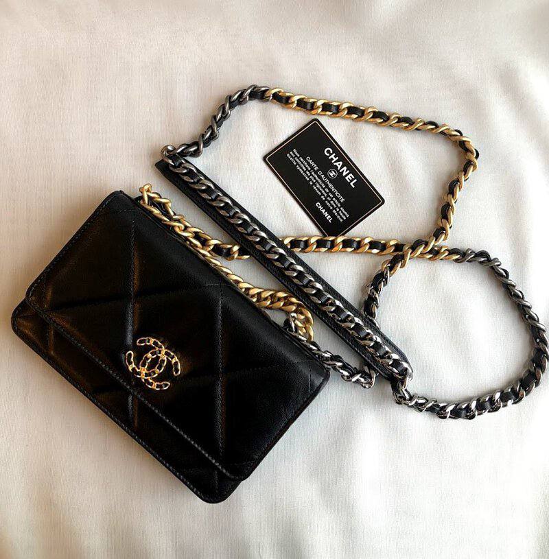 Luxury Chanel 19 WALLET ON CHAIN