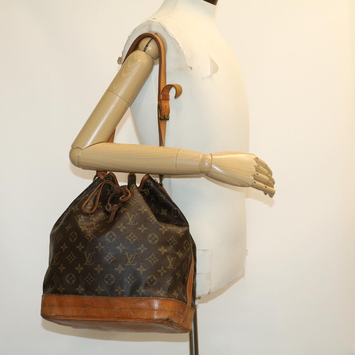 LOUIS VUITTON Monogram Noe Shoulder Bag M42224 LV rd2122
