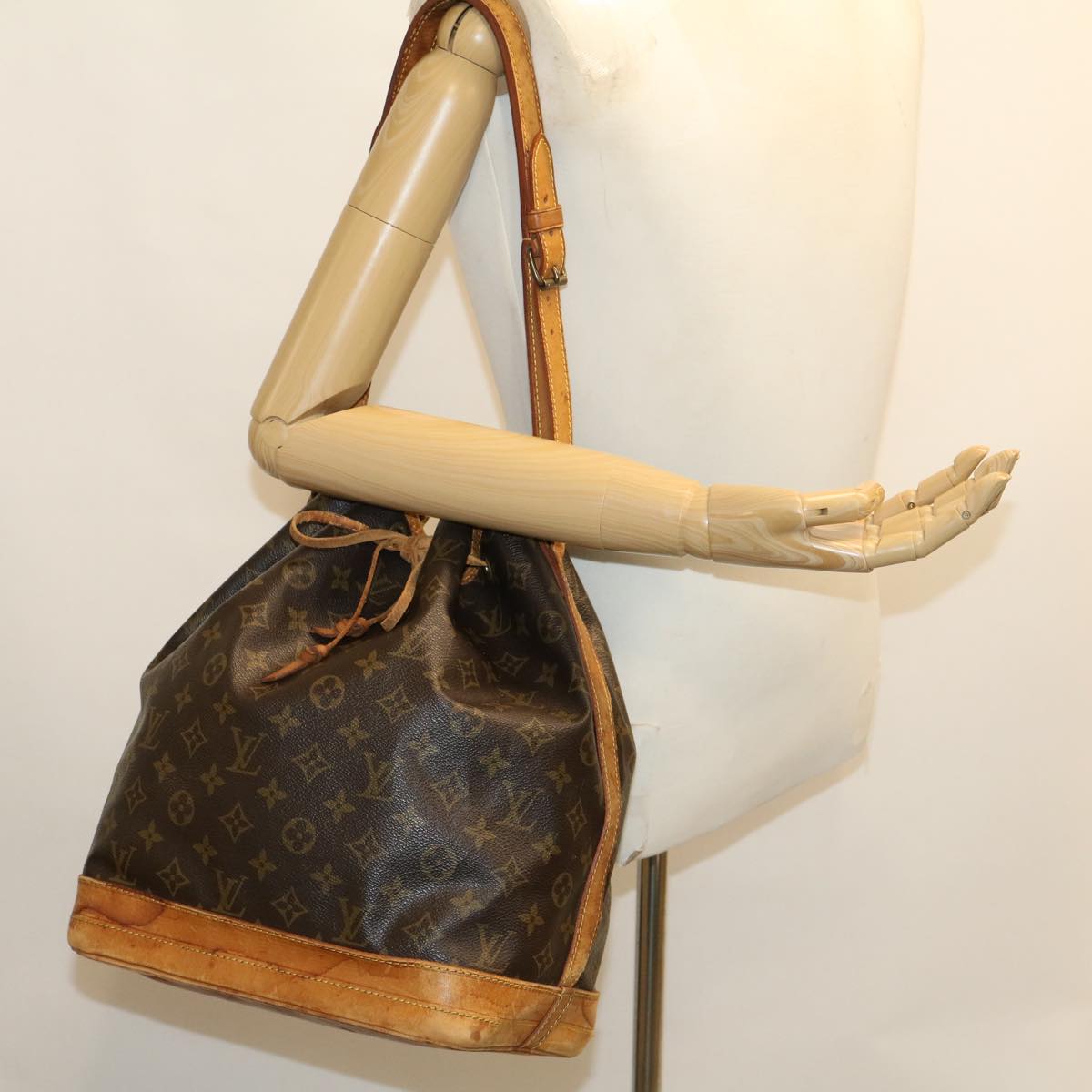 LOUIS VUITTON Monogram Noe Shoulder Bag M42224 LV rd2615