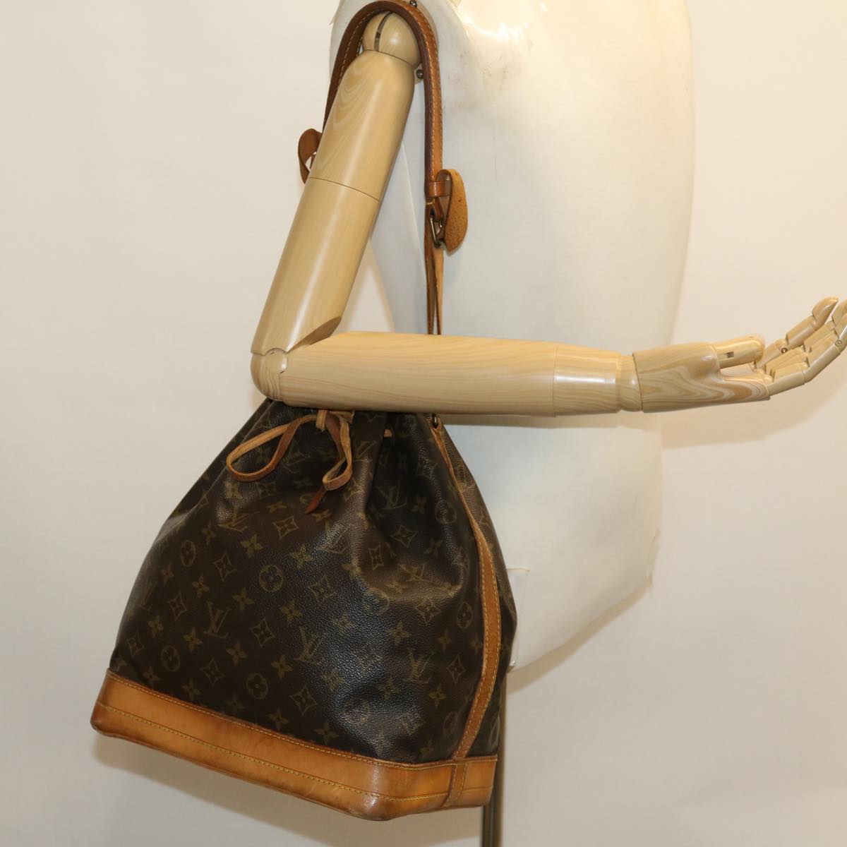 LOUIS VUITTON Monogram Noe Shoulder Bag M42224 LV rd2616