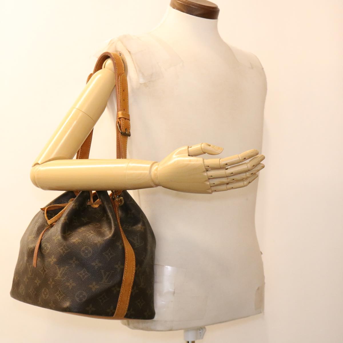 LOUIS VUITTON Monogram Petit Noe Shoulder Bag M42226 LV rd4431
