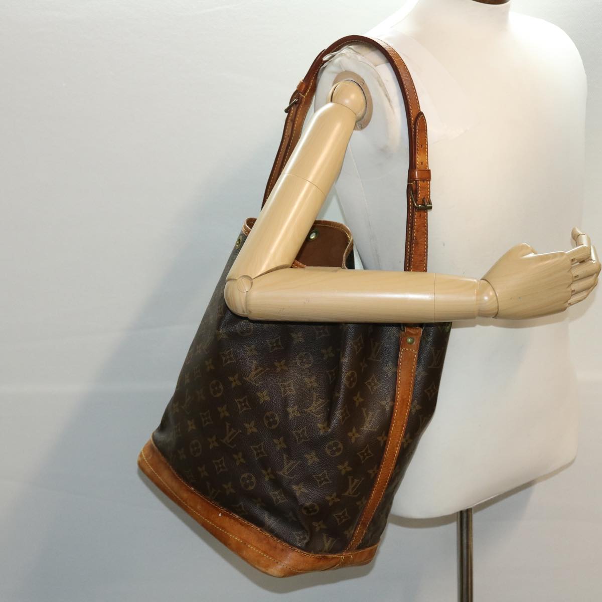 LOUIS VUITTON Monogram Noe Shoulder Bag M42224 LV rd5308