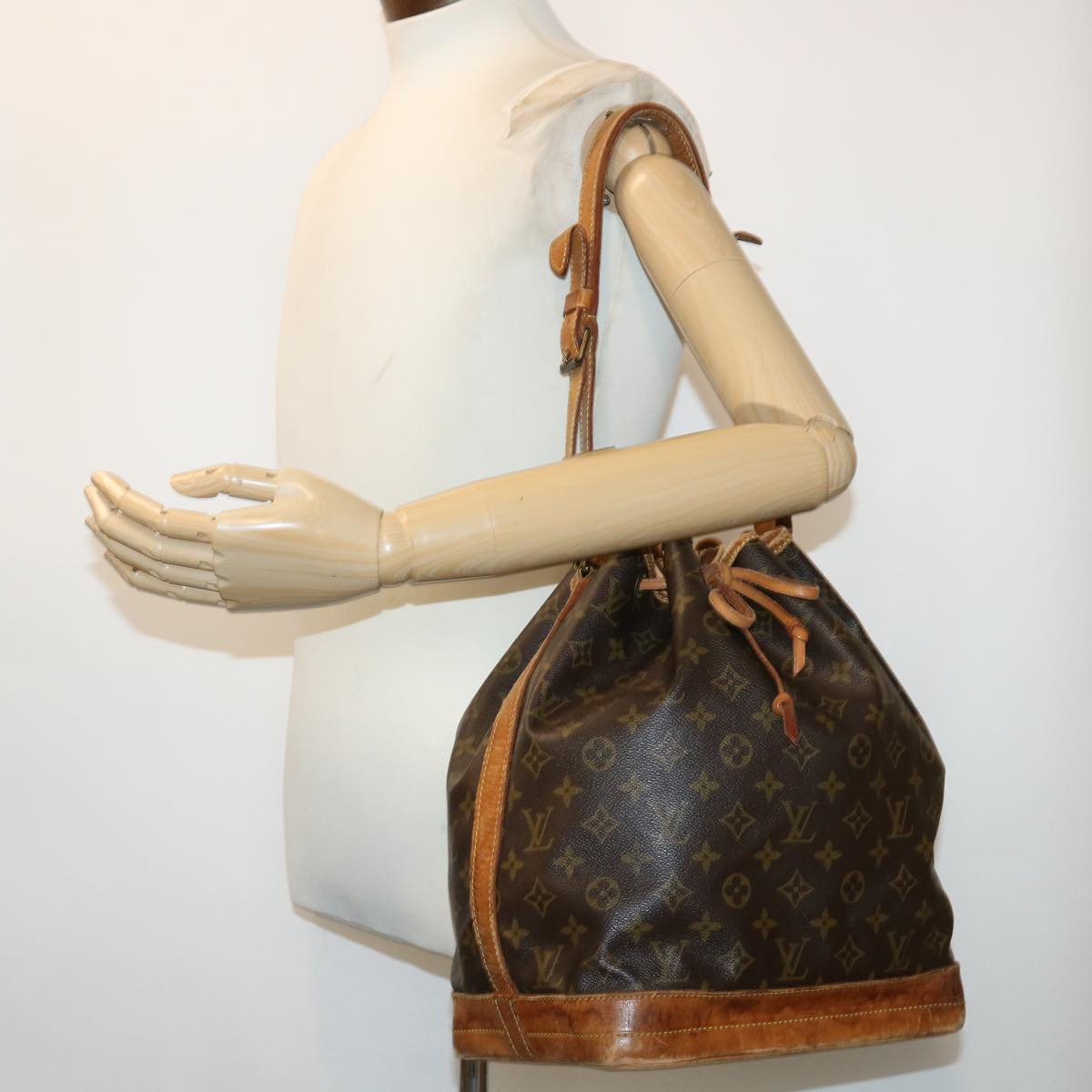 LOUIS VUITTON Monogram Noe Shoulder Bag M42224 LV rd5386
