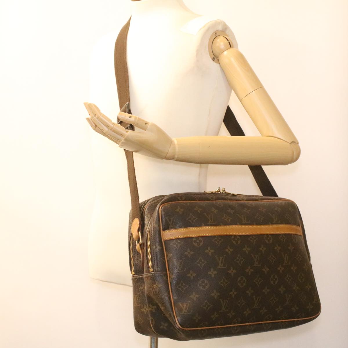 LOUIS VUITTON Monogram Reporter GM Shoulder Bag M45252 LV ro807