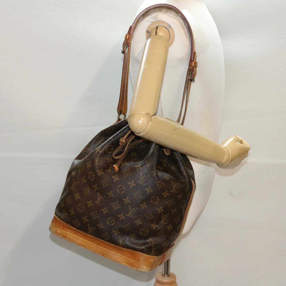 LOUIS VUITTON Monogram Noe Shoulder Bag M42224 LV tb721