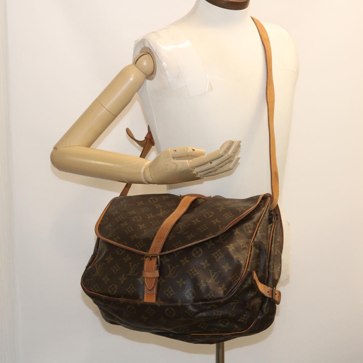 LOUIS VUITTON Monogram Saumur 35 Shoulder Bag M42254 LV th2557