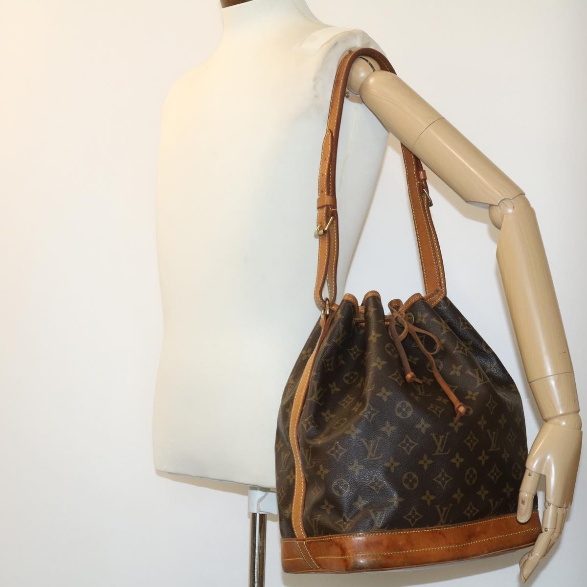 LOUIS VUITTON Monogram Noe Shoulder Bag M42224 LV th2784