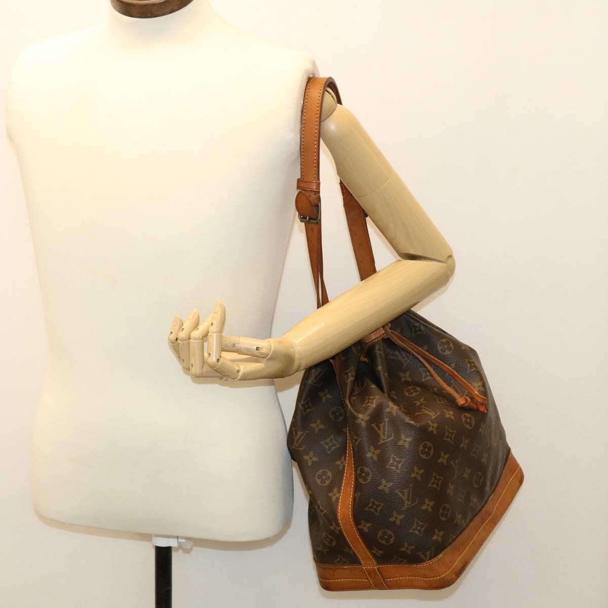 LOUIS VUITTON Monogram Noe Shoulder Bag M42224 LV th3366