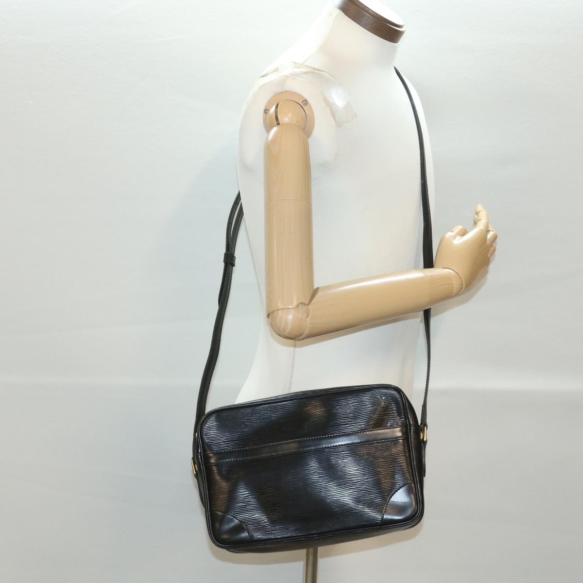 LOUIS VUITTON Epi Trocadero 27 Shoulder Bag Black M52312 LV th3395