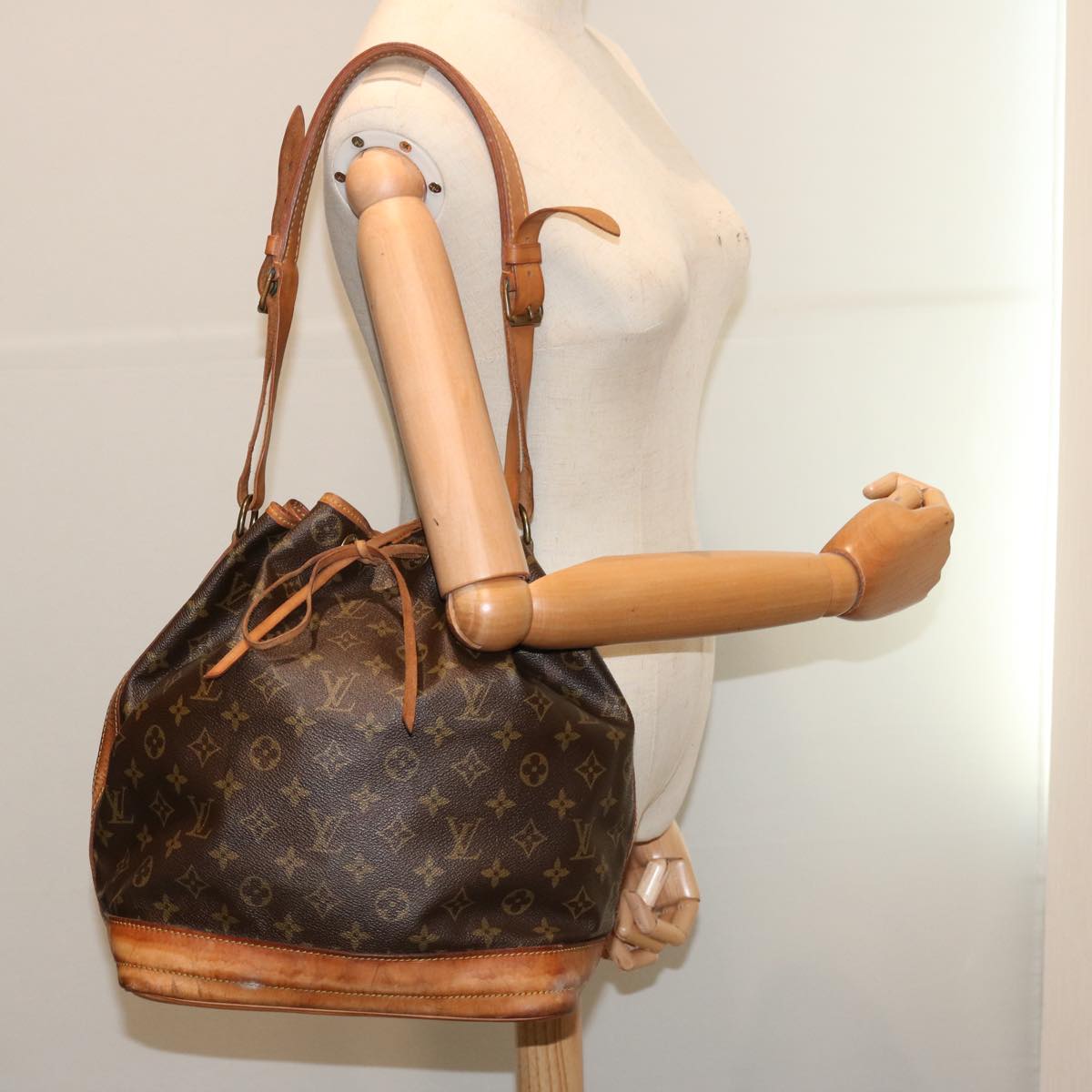 LOUIS VUITTON Monogram Noe Shoulder Bag M42224 LV th4758