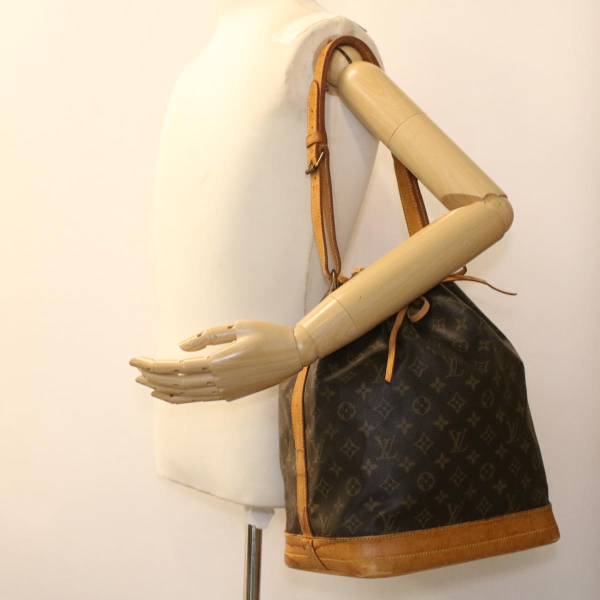 LOUIS VUITTON Monogram Noe Shoulder Bag M42224 LV ac819