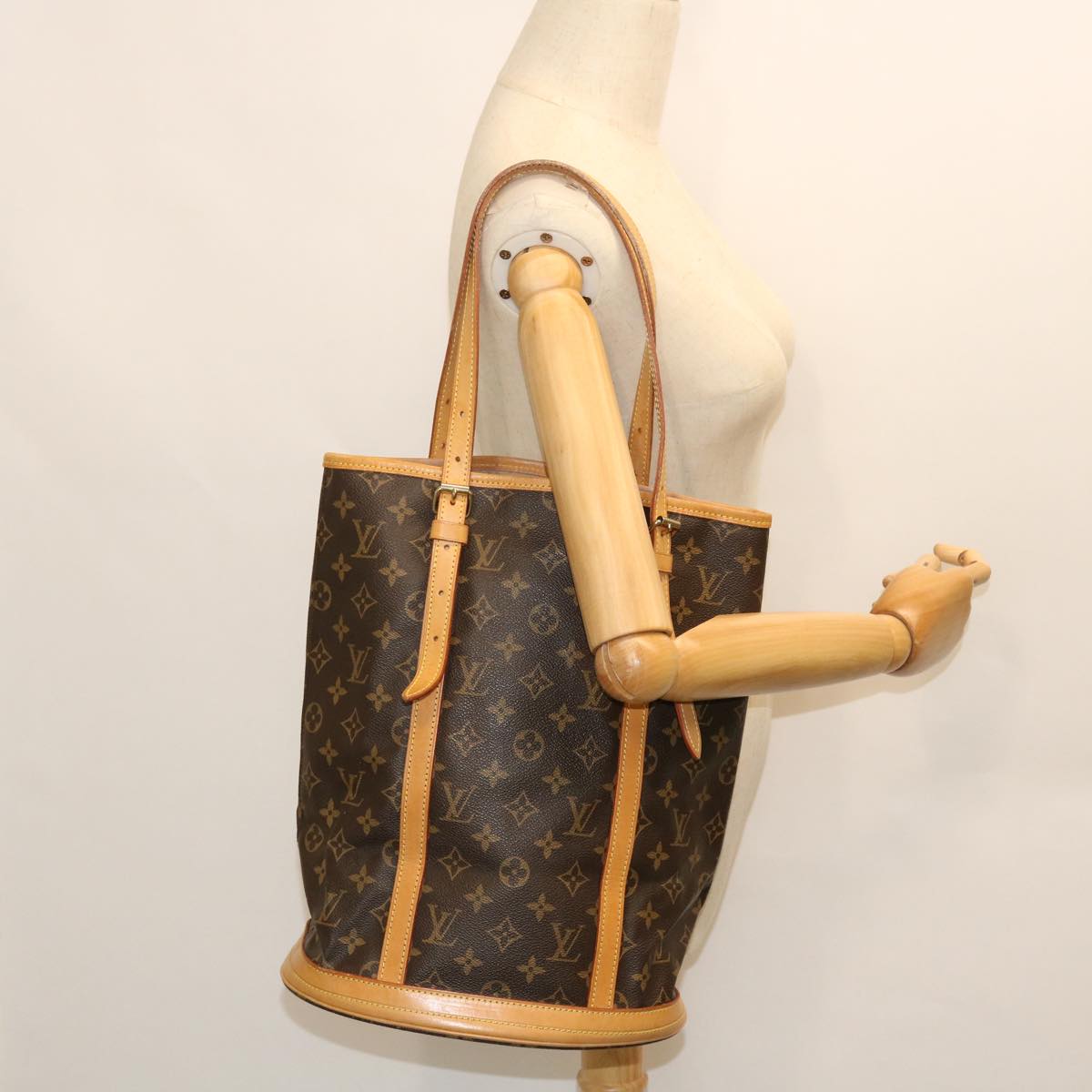 LOUIS VUITTON Monogram Bucket GM Shoulder Bag M42236 LV 25093C