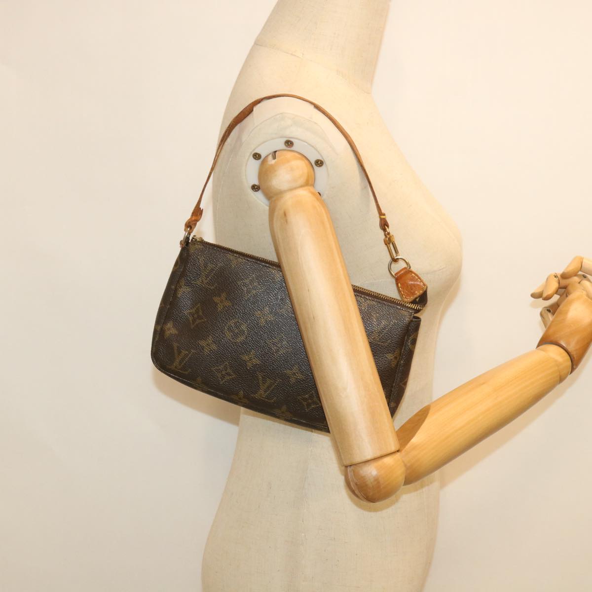 LOUIS VUITTON Monogram Pochette Accessoires Pouch M51980 LV 43640