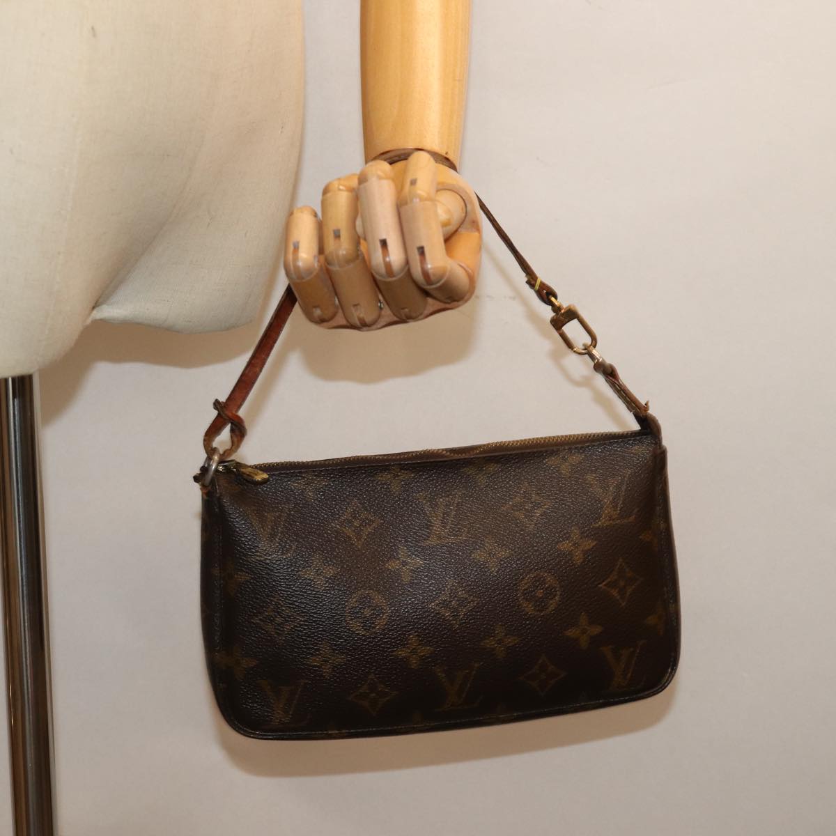 LOUIS VUITTON Monogram Pochette Accessoires Pouch M51980 LV ti1718