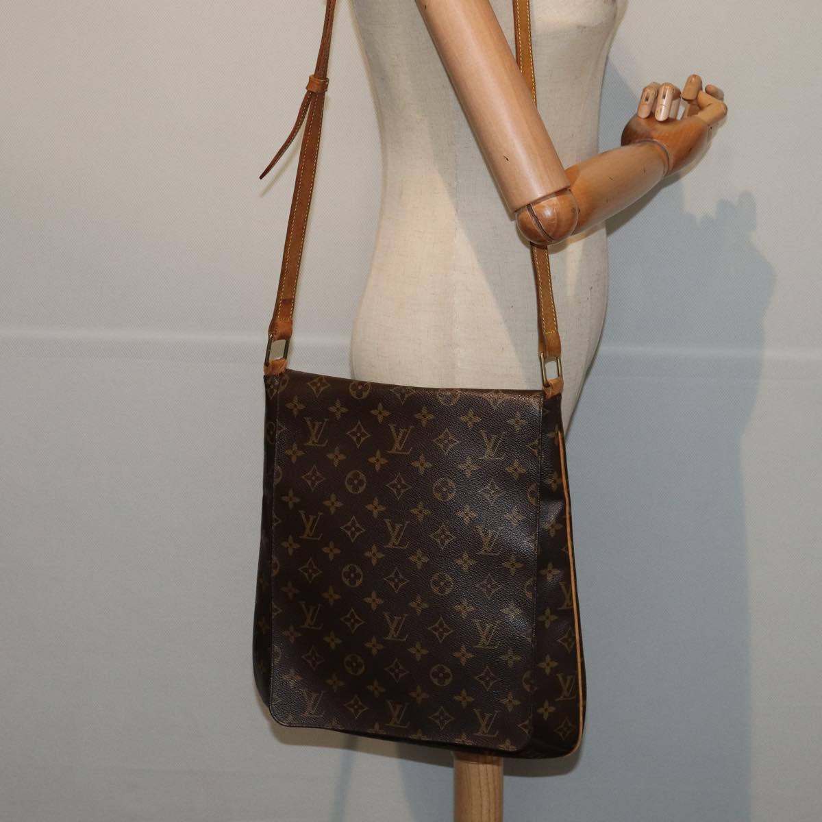 LOUIS VUITTON Monogram Musette Shoulder Bag M51256 LV ti1793