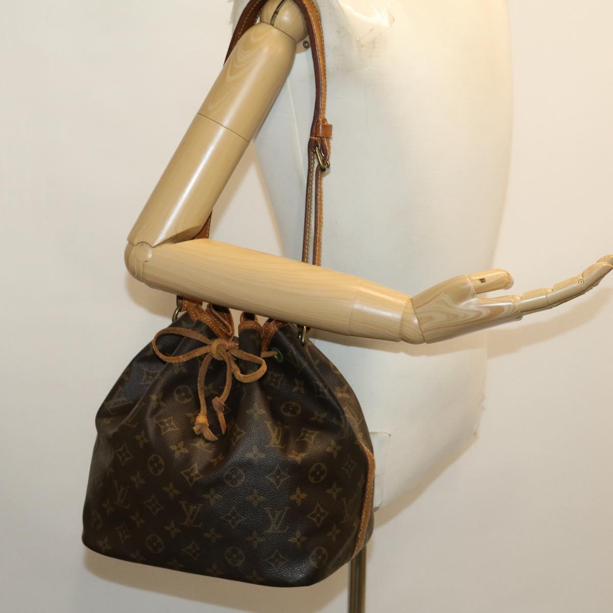 LOUIS VUITTON Monogram Petit Noe Shoulder Bag M42226 LV tp409